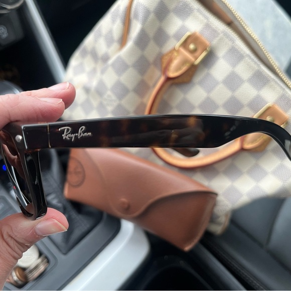 Ray-Ban RB2132 New Wayfarer sunglasses with case - Picture 5 of 12